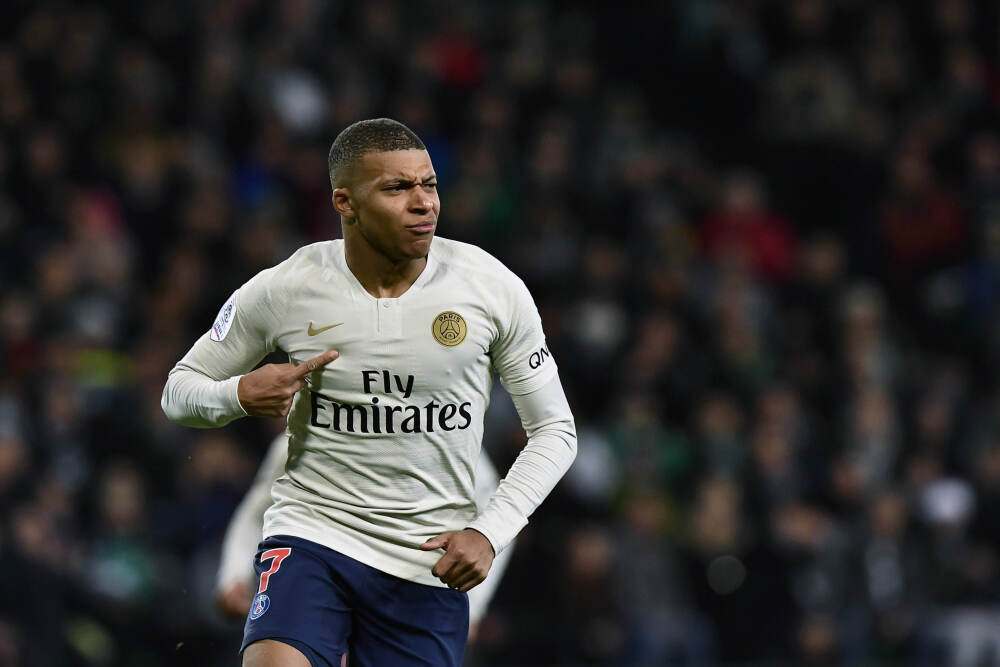 孔德接班人？世体：巴萨对外租右后卫赫克托·福特表现感到满意